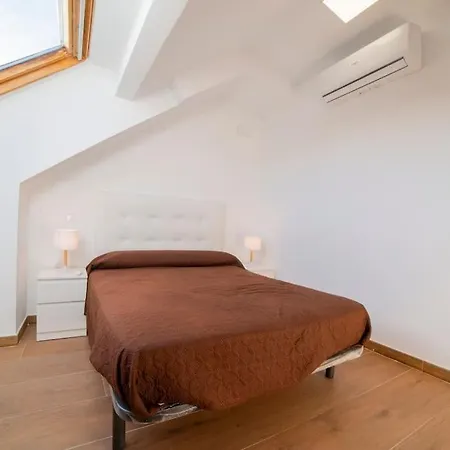 Skyview Navas Apartman *