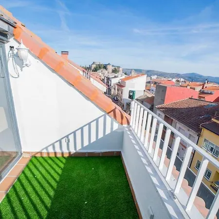 Skyview Navas Apartman